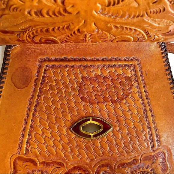 Vintage Hand-tooled Leather Shoulder Bag - Picture 5 of 9